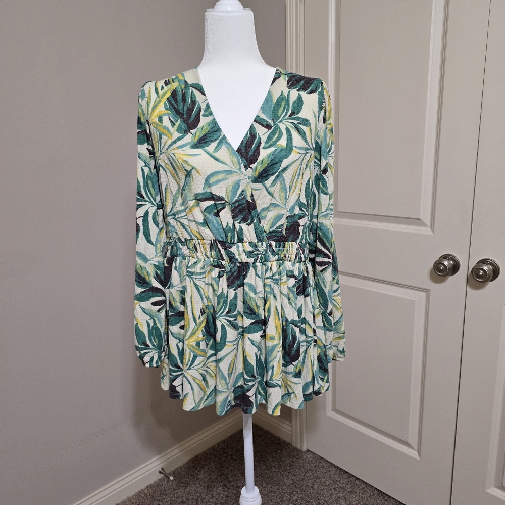 Torrid Textured Knit Surplice Puff Sleeve Babydoll Top Size 2 in color Pristine